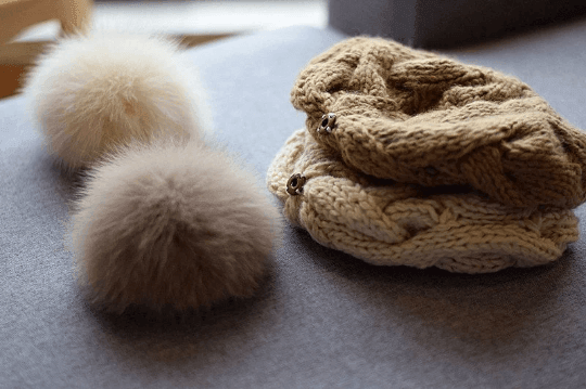 2 Way Knitted Beret with Removable Pom Pom - Mspineapplecrafts