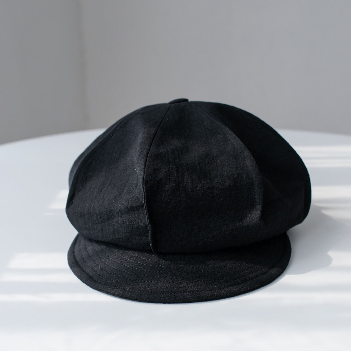 Black linen 8-panel newsboy cap