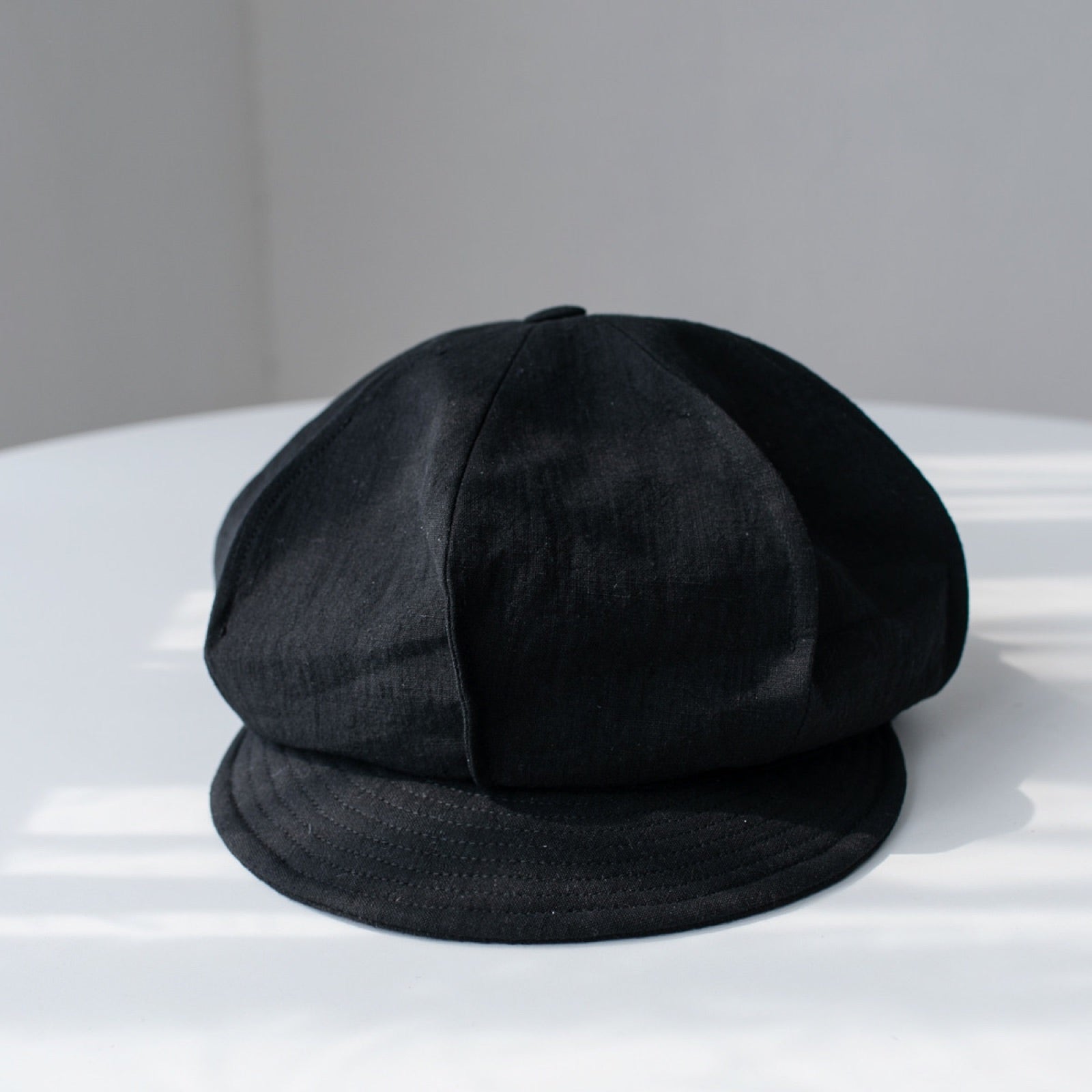 Black linen 8-panel newsboy cap