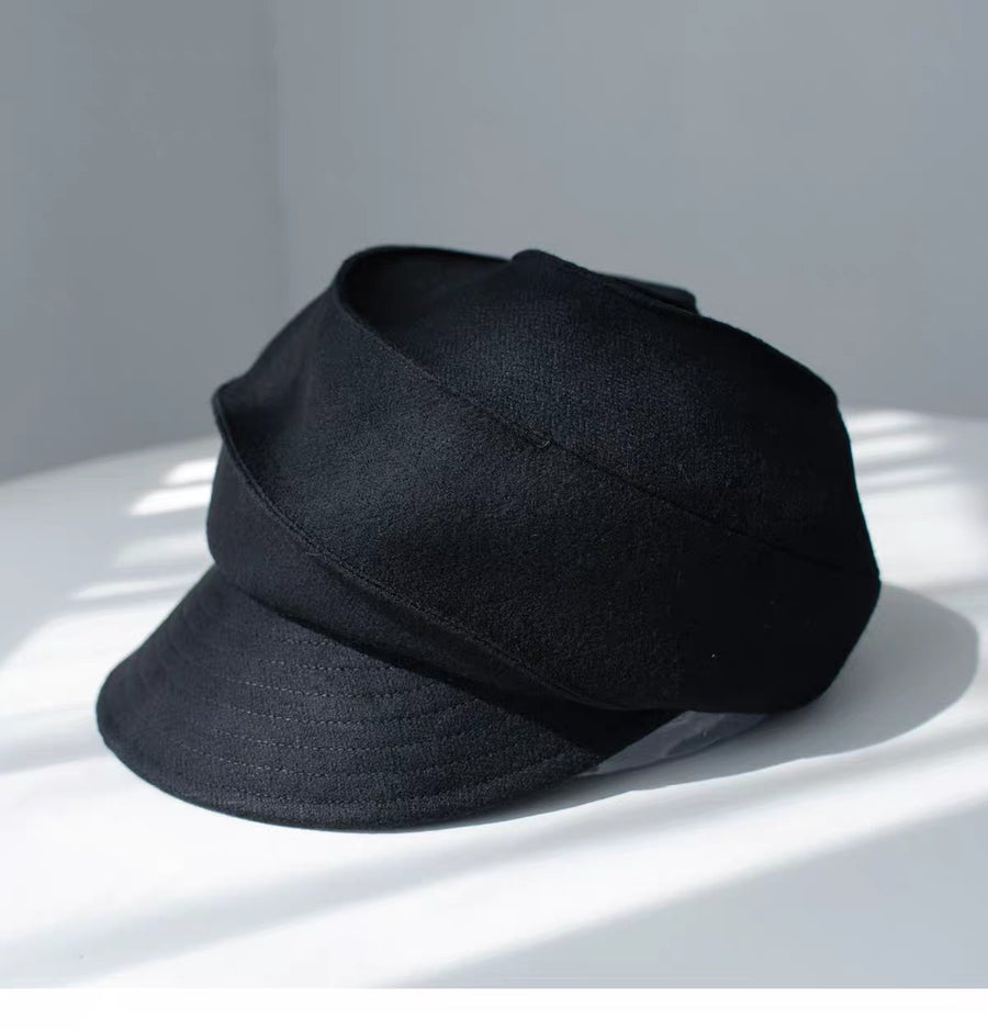 Black sculpted wool newsboy cap, three-quarter product view