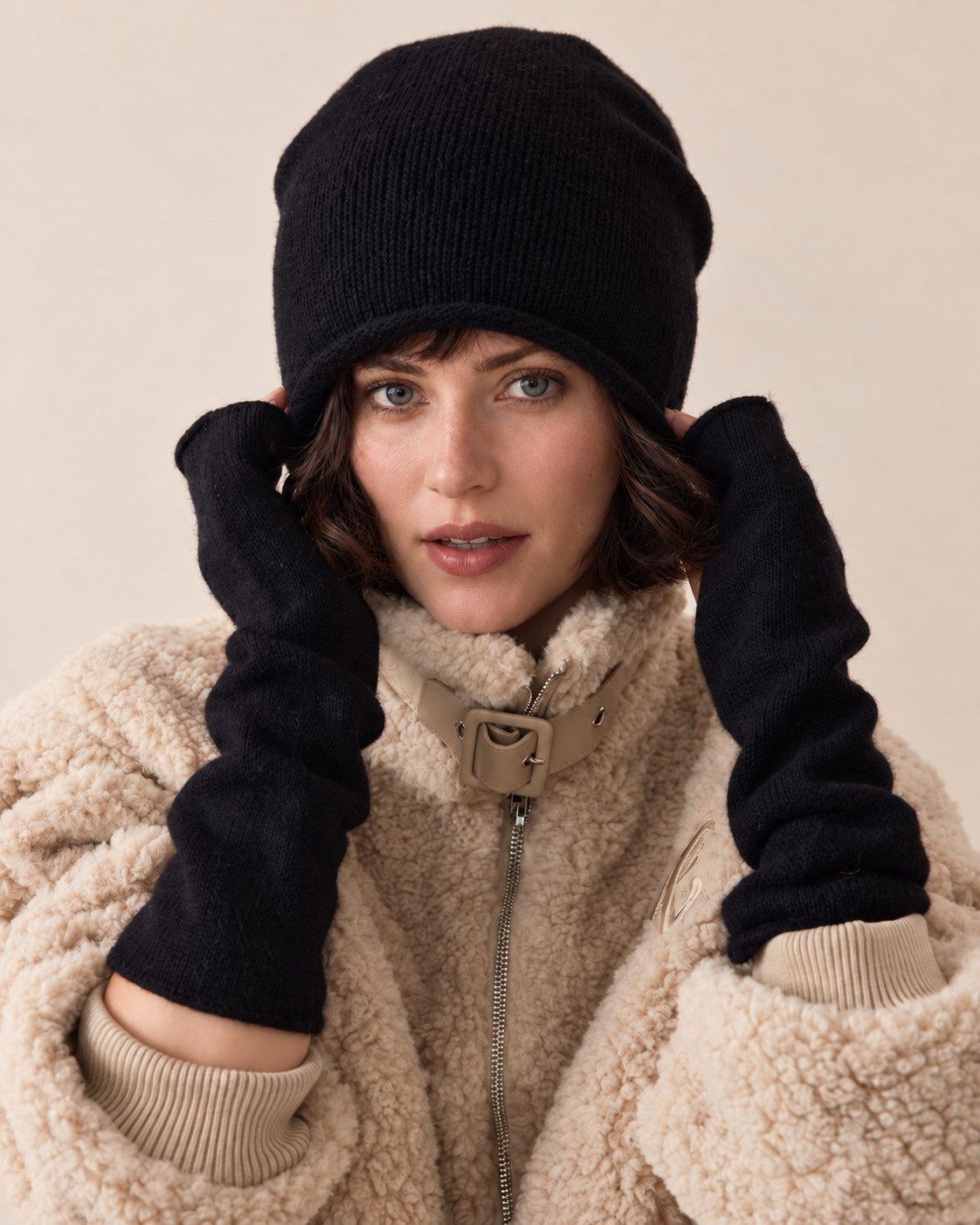 100% wool slouchy beanie - black front