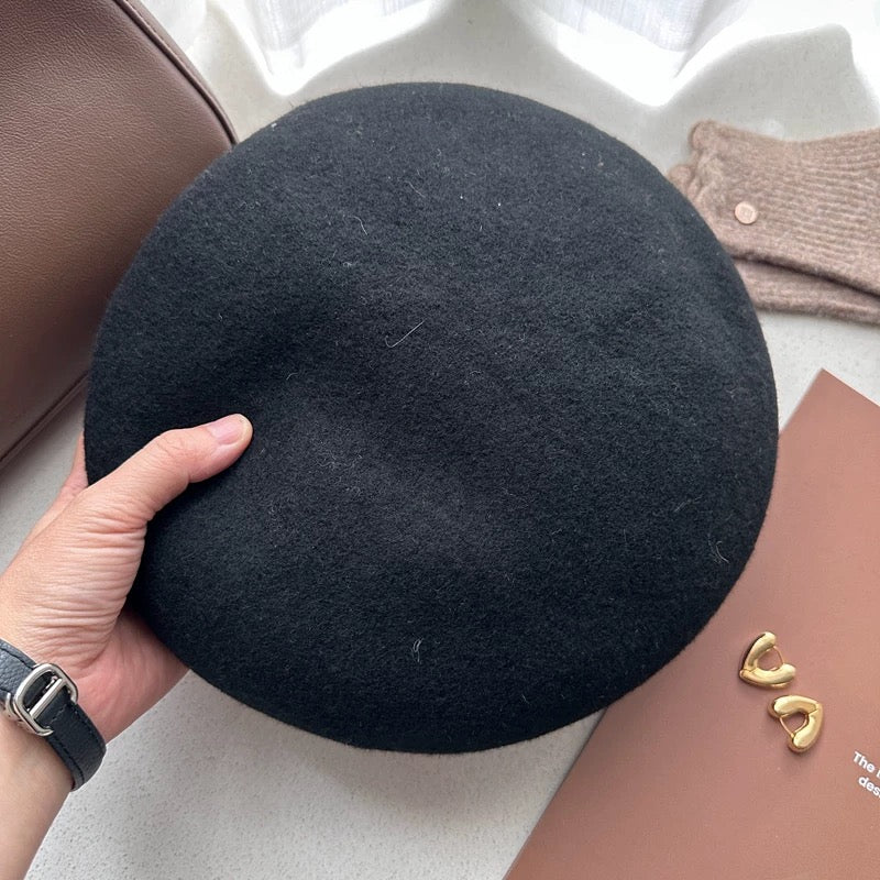 Oversized Wool Beret – Black