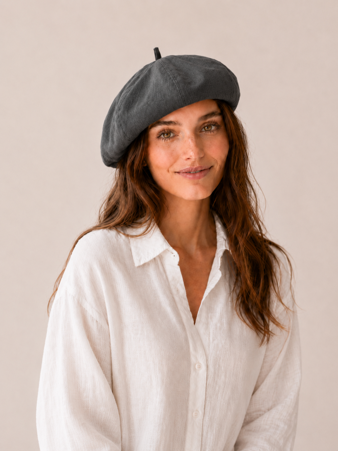 Woman wearing oversized linen French beret – Dark Gray