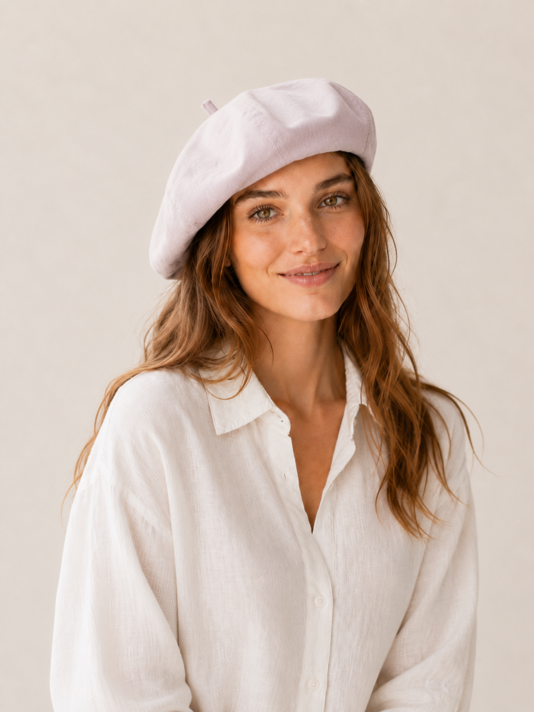 Woman wearing oversized linen French beret – Lilac