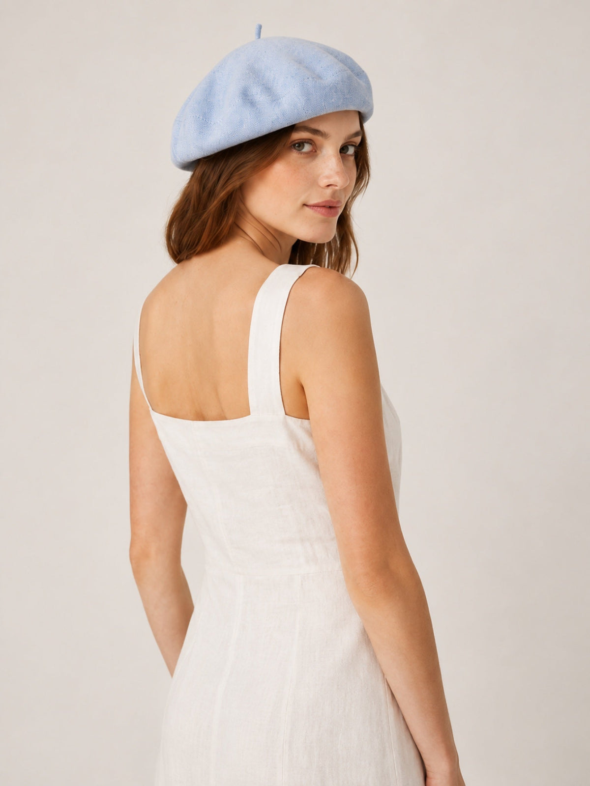 Woman wearing oversized linen French beret – Light Blue
