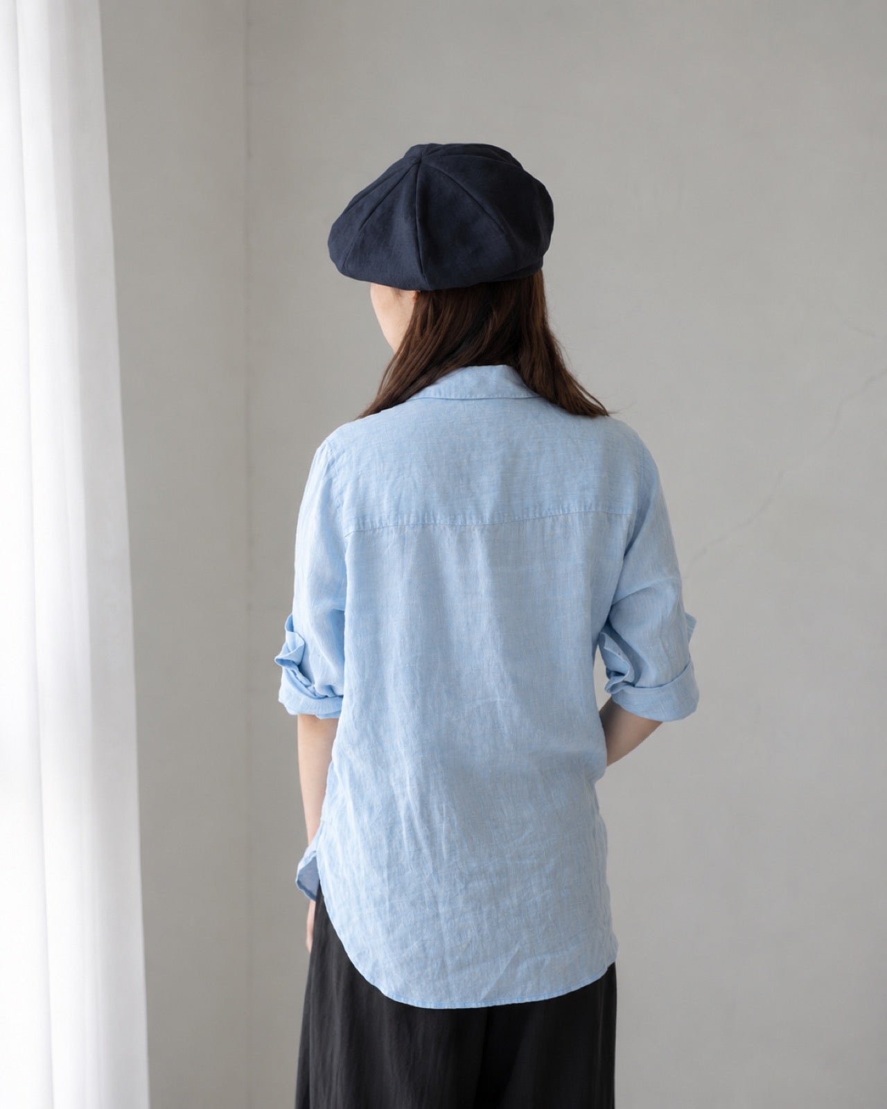 Navy linen beret model front view hands on hips