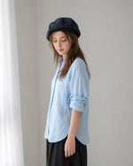 Navy linen beret model back view eight-panel design