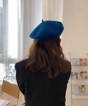 Load image into Gallery viewer, 100% Wool Vintage Style French Painter Beret.