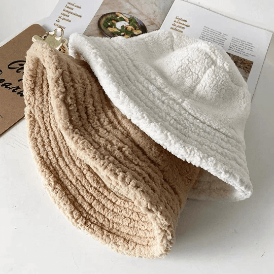 Oversized Arequipa Fleece Hat for Women.