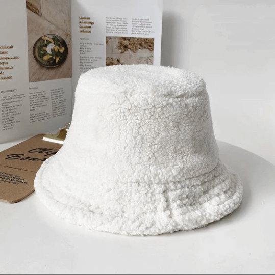 Oversized Arequipa Fleece Hat for Women.
