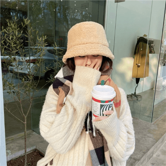 Oversized Arequipa Fleece Hat for Women.