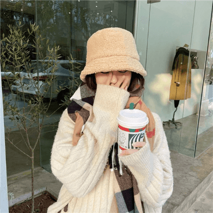 Oversized Arequipa Fleece Hat for Women.