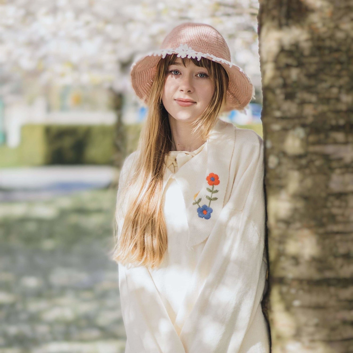 Bucket Straw Hat with Floral Lace for Women and Girls.