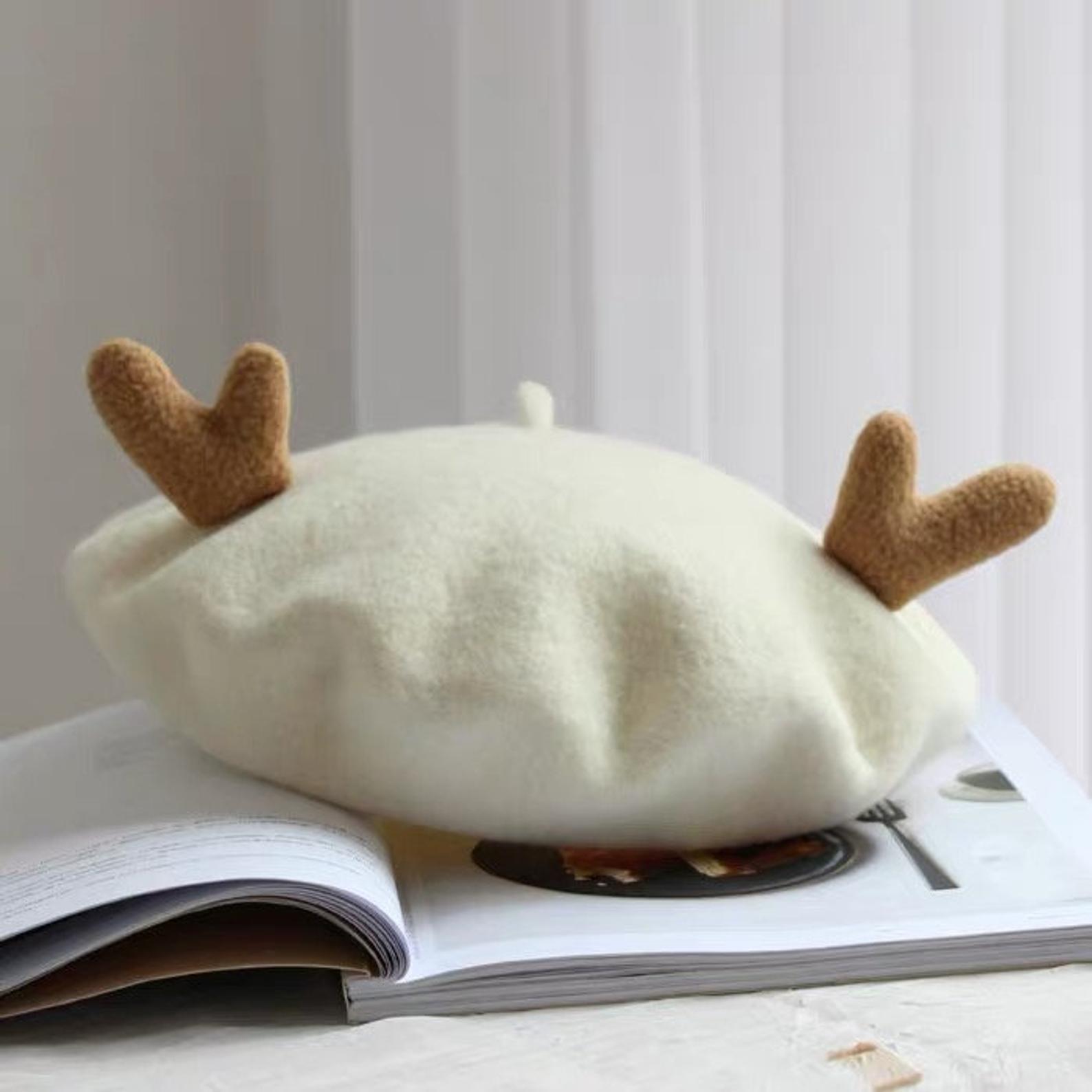 Reindeer Beret for Woman and Kids.