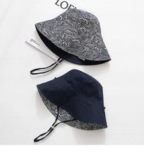Load image into Gallery viewer, Reversible Bucket Hat with Japanese Print.