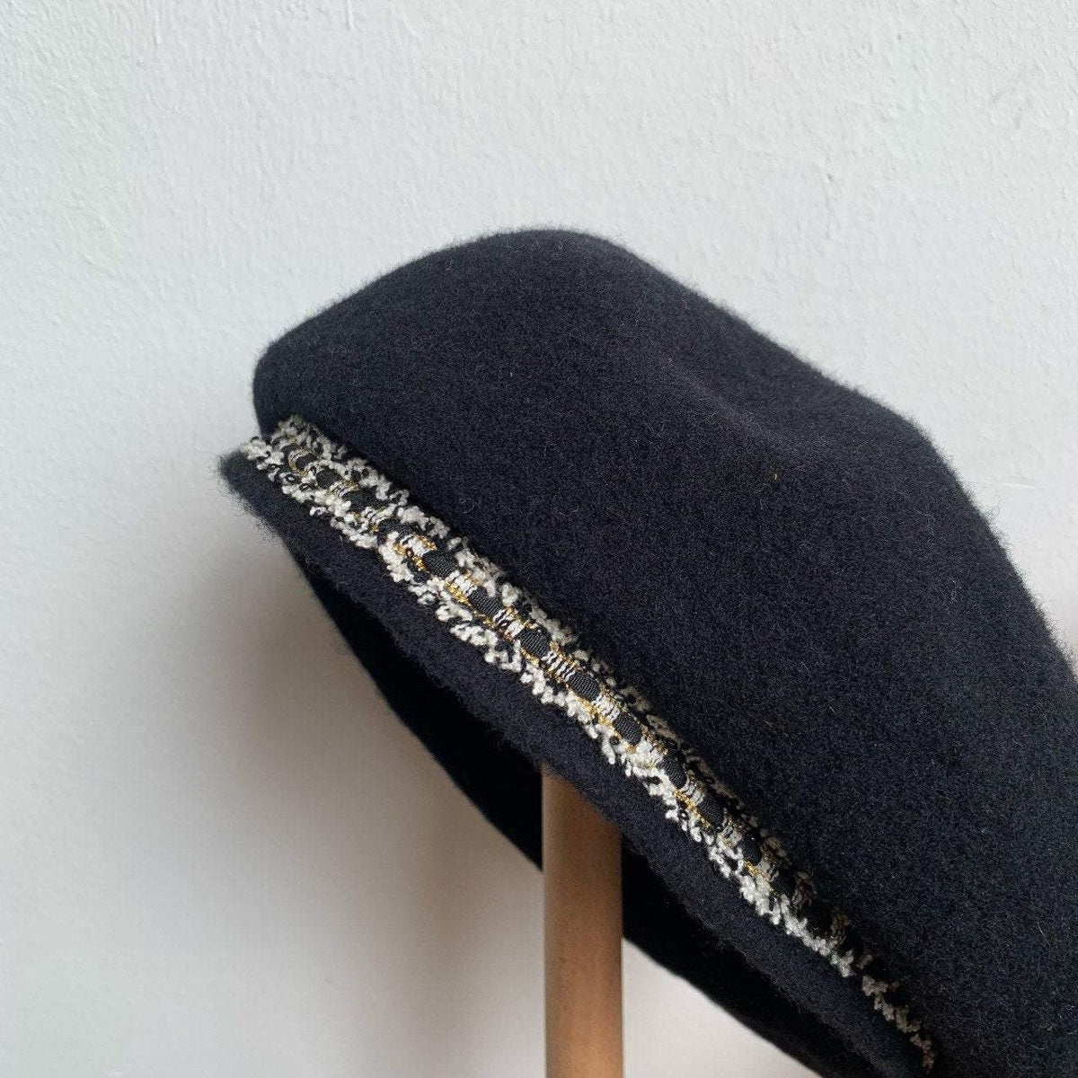 Handmade Wool Beret | French Artist Hat for Women  display picture 2