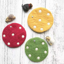 Load image into Gallery viewer, Wool Felted Coaster with Removable 3D Animal Figure-One Set.