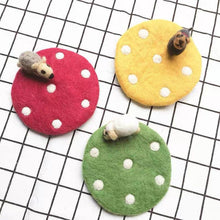 Load image into Gallery viewer, Wool Felted Coaster with Removable 3D Animal Figure-One Set.