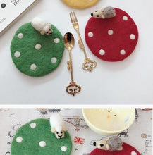 Load image into Gallery viewer, Wool Felted Coaster with Removable 3D Animal Figure-One Set.